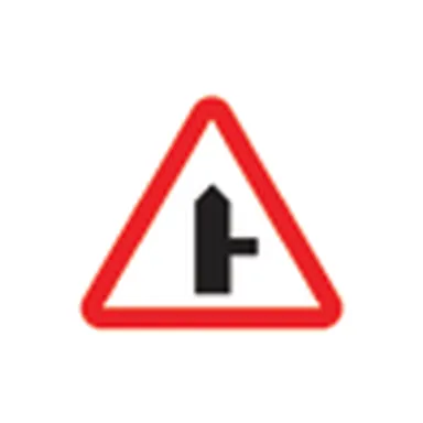 UAE road sign: Junction right